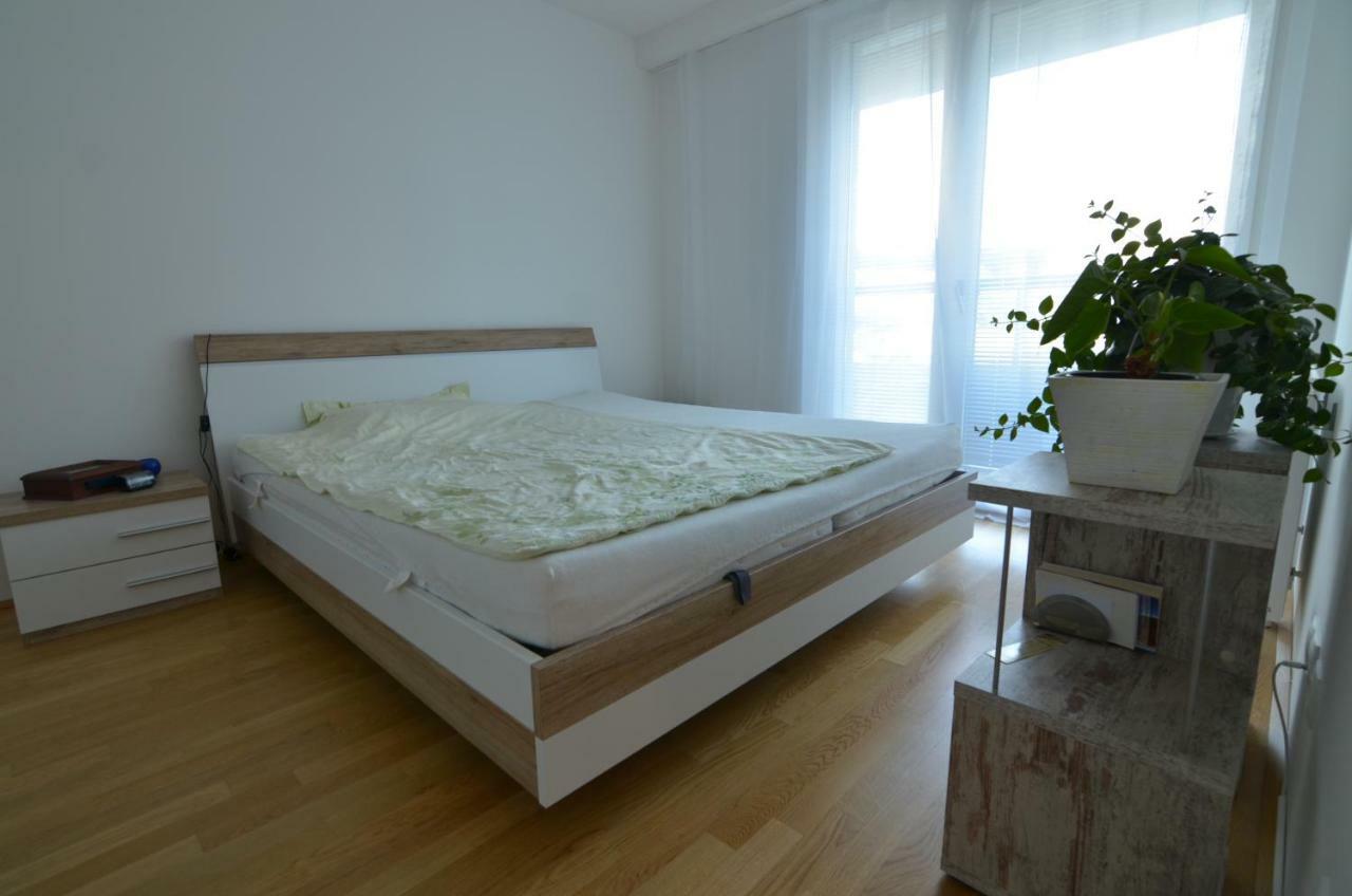 Apartment With Parking On Premise Wina Bagian luar foto