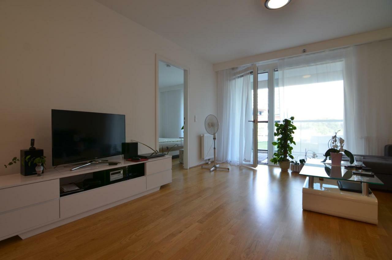 Apartment With Parking On Premise Wina Bagian luar foto