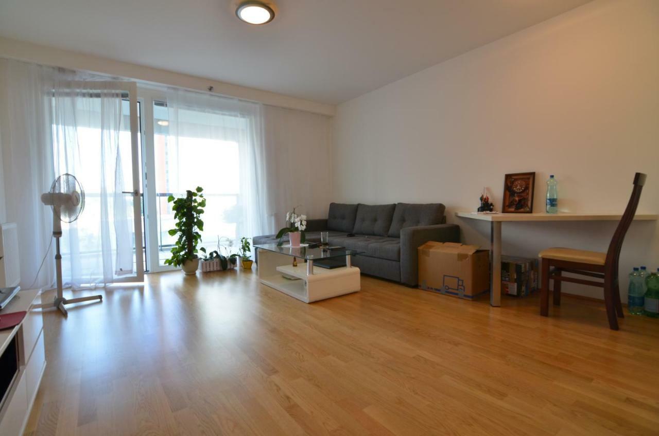 Apartment With Parking On Premise Wina Bagian luar foto