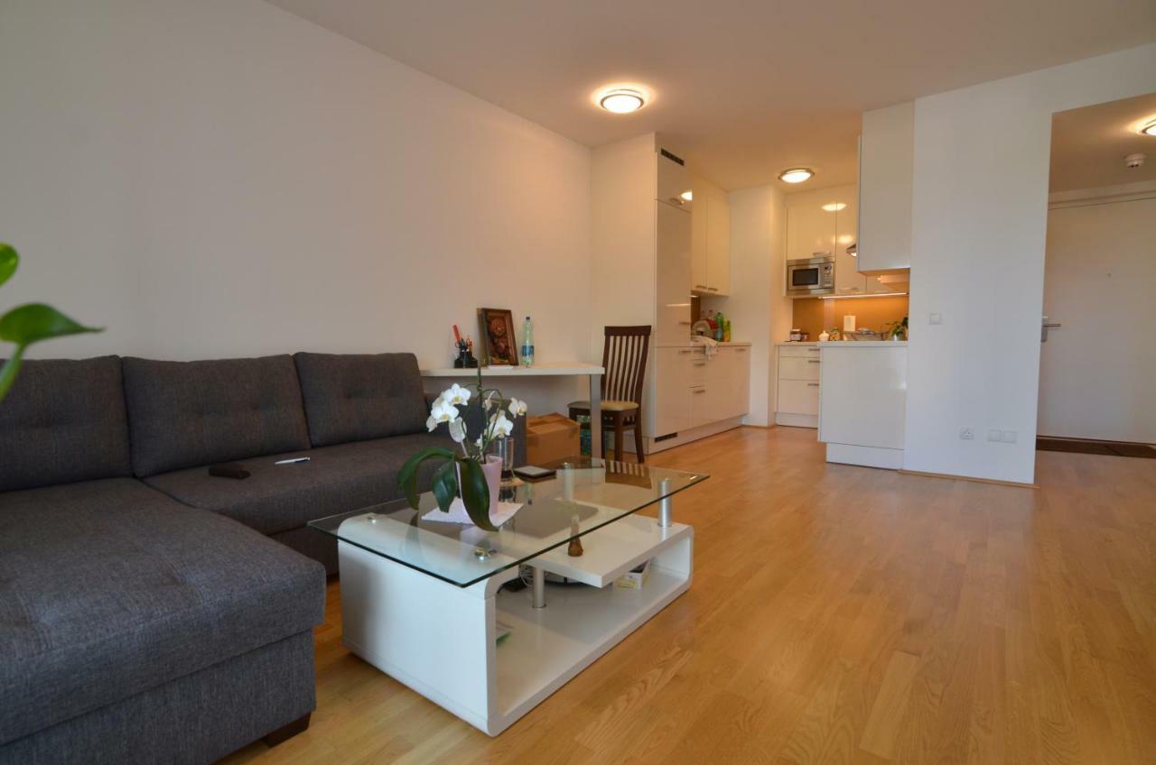 Apartment With Parking On Premise Wina Bagian luar foto