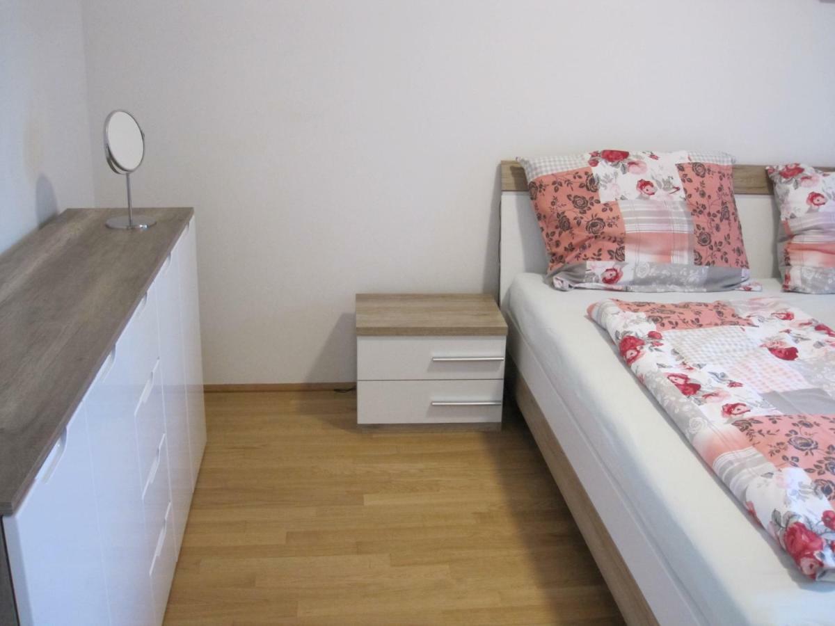 Apartment With Parking On Premise Wina Bagian luar foto
