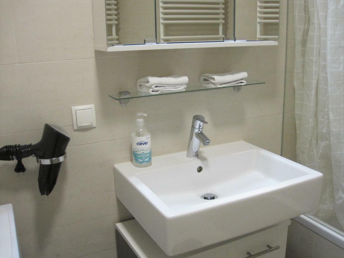 Apartment With Parking On Premise Wina Bagian luar foto